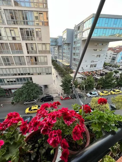 Mimosa'S Apartment With Lovely Balcony Tirana Albania